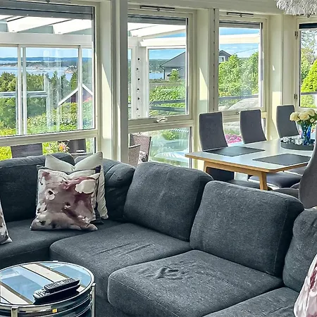 3 Bedroom Beautiful In Dom wakacyjny Skjeberg