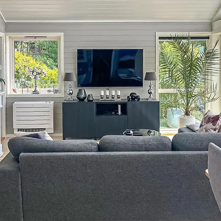 3 Bedroom Beautiful In Dom wakacyjny